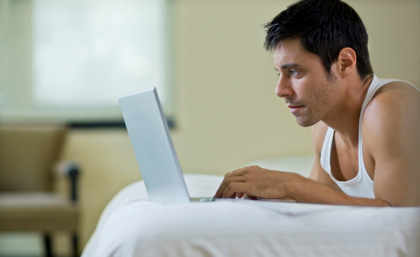 Masih Ingin Tonton Tayangan Porno Simak Dulu Bahayanya