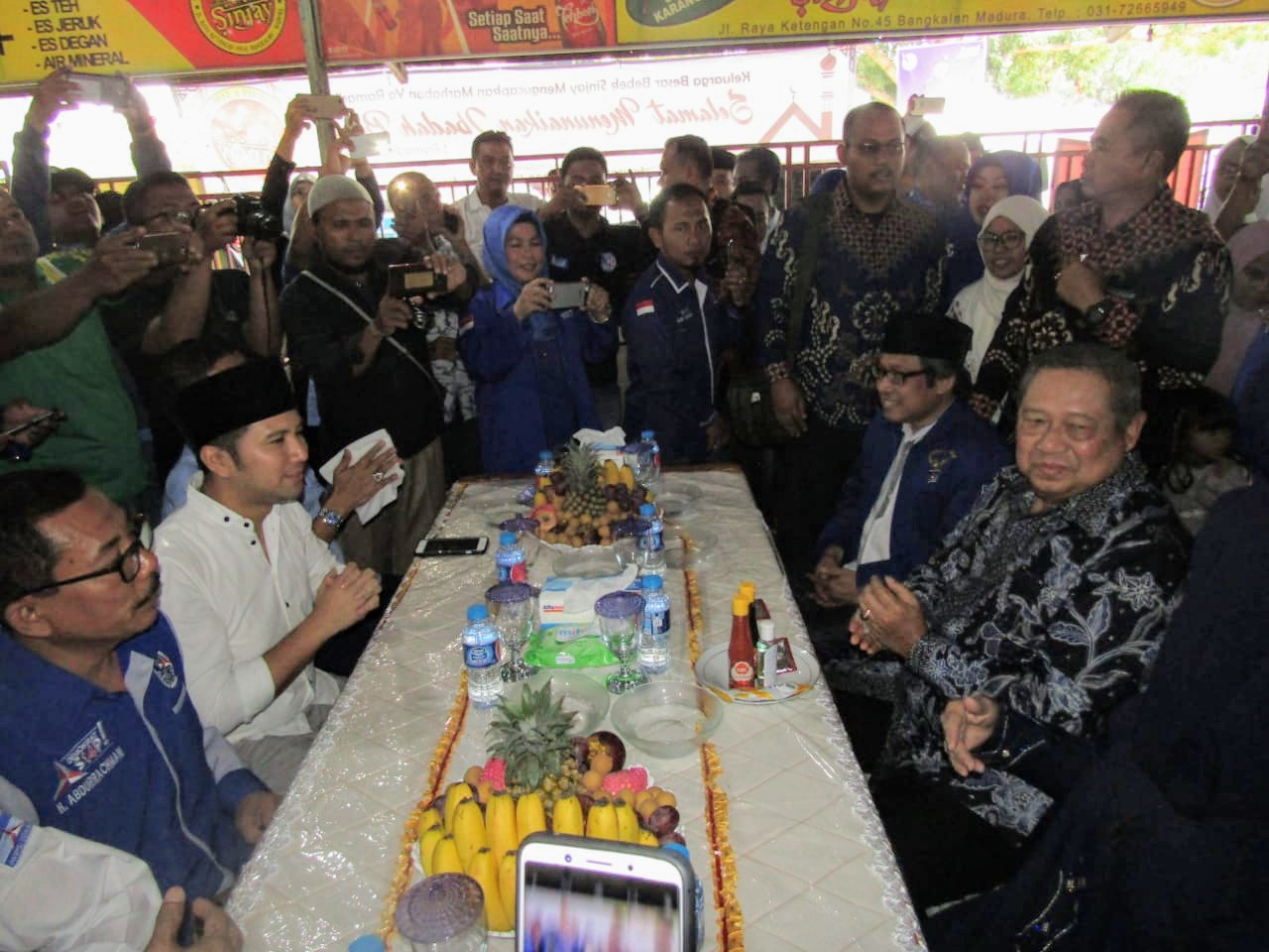 Nikmati Kuliner Madura Bareng SBY, Emil Dardak Digandrungi Pemilih Pemula