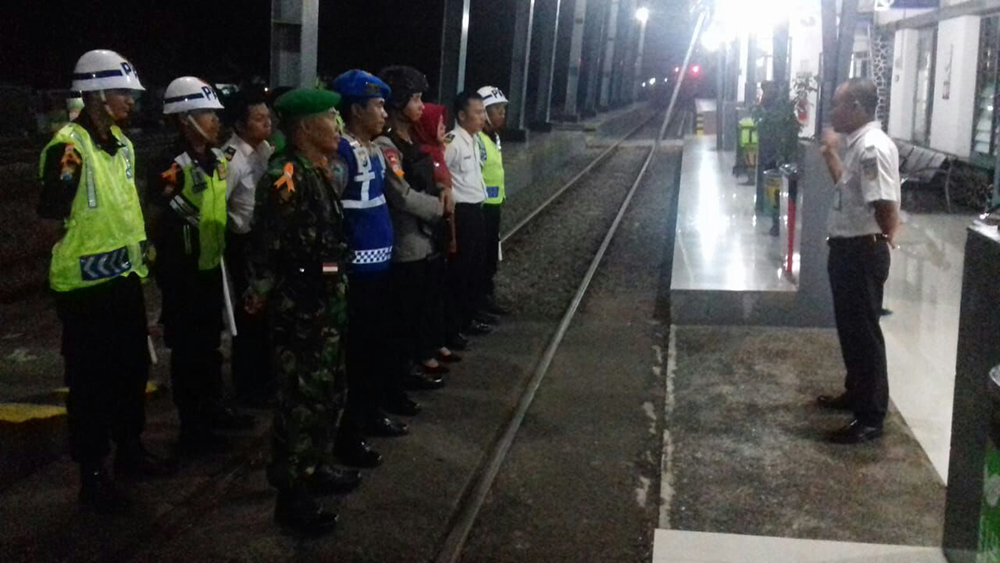 Kodim Lamongan Beri Kenyamanan Di Stasiun Kereta Api Jelang Mudik Lebaran