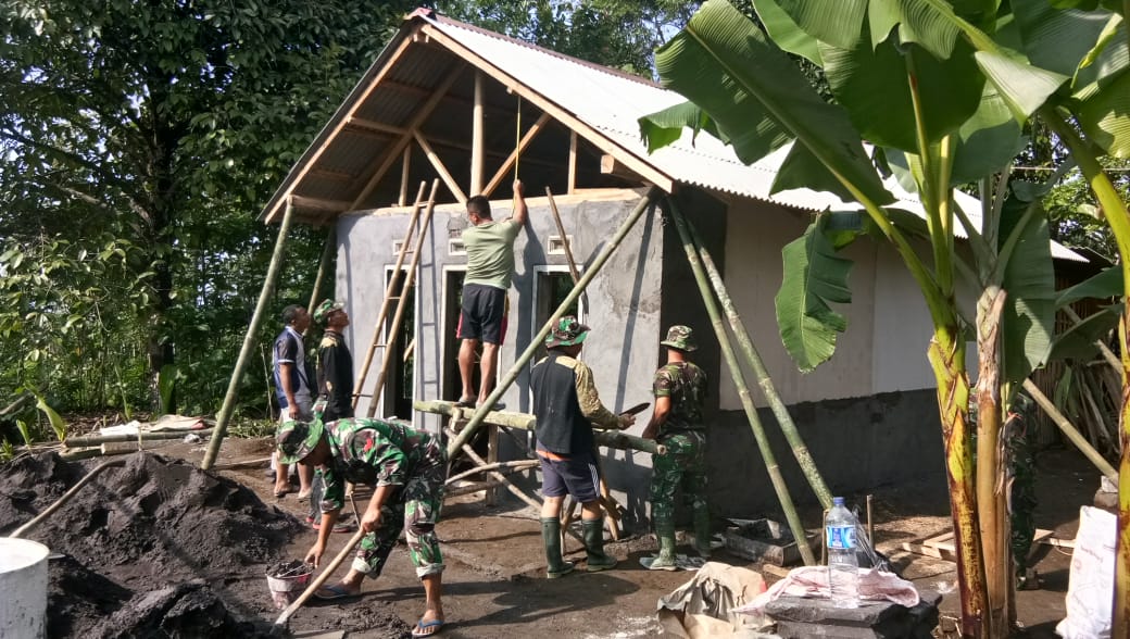 Rumah Jadi Sasaran, Bakri Girang