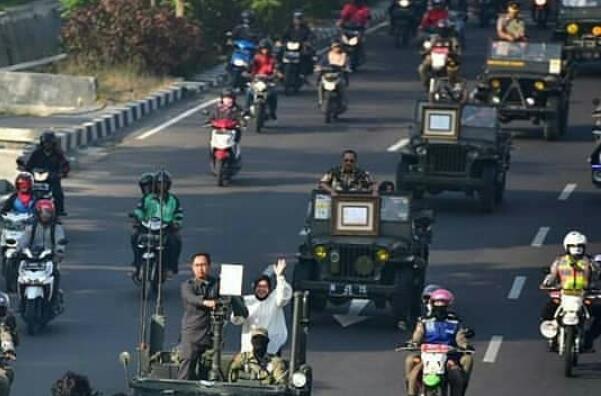 Pemkot Surabaya Konvoi Pamerkan Lee Kwan Yew Award Kepada Warga Surabaya