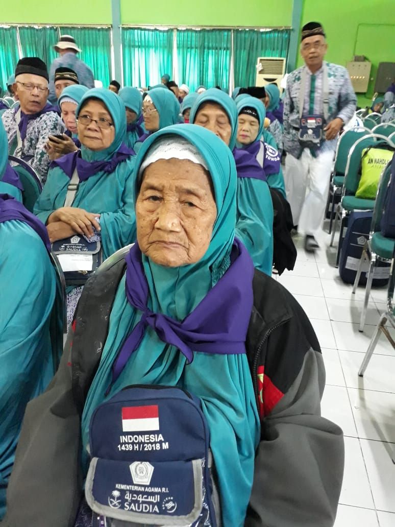 Inspiratif Janda Tua Jual Bunga Turi Untuk Naik Haji