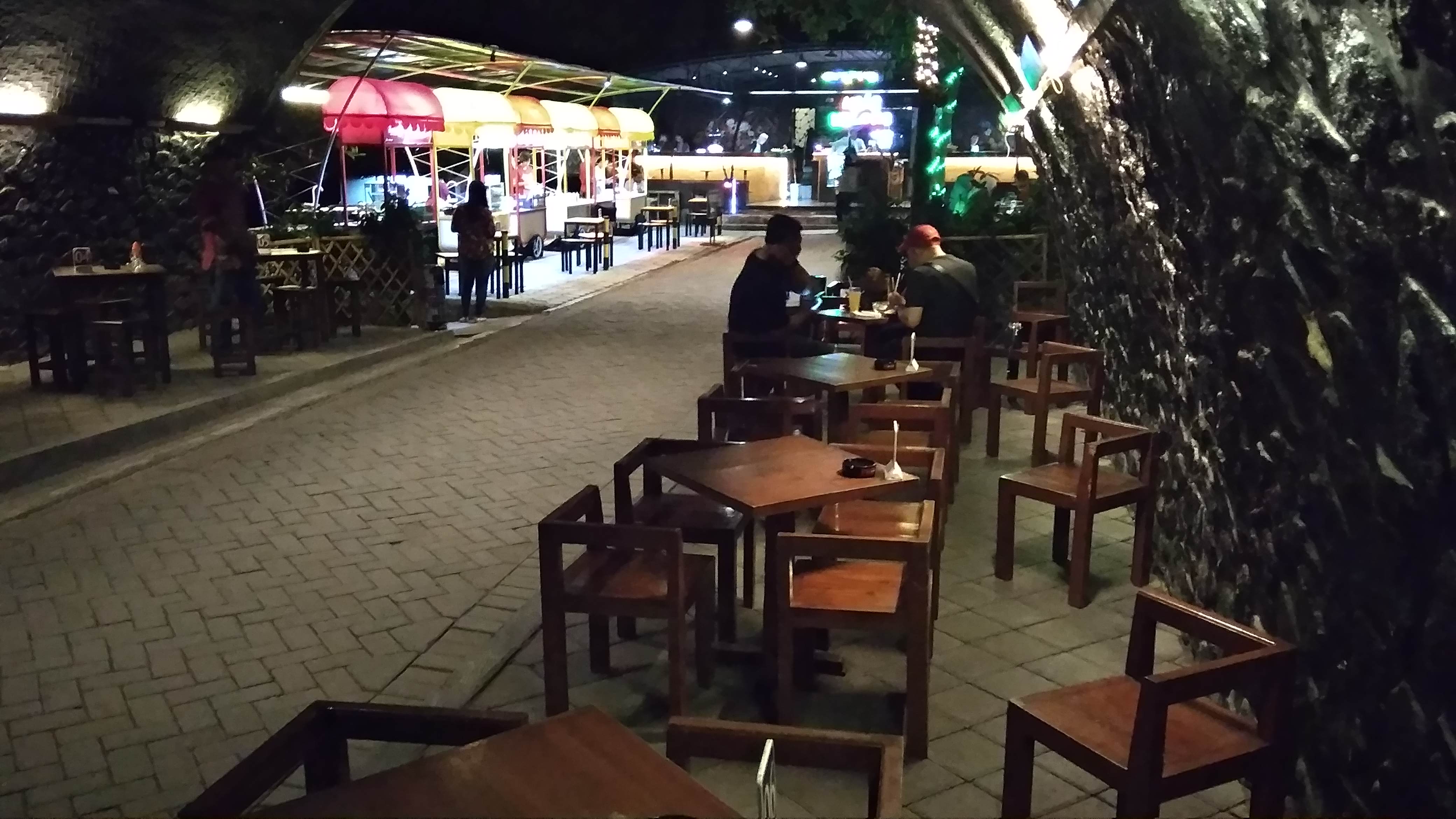 Kafe Kolong, Nongkrong Gaul Ala Kura-Kura Ninja