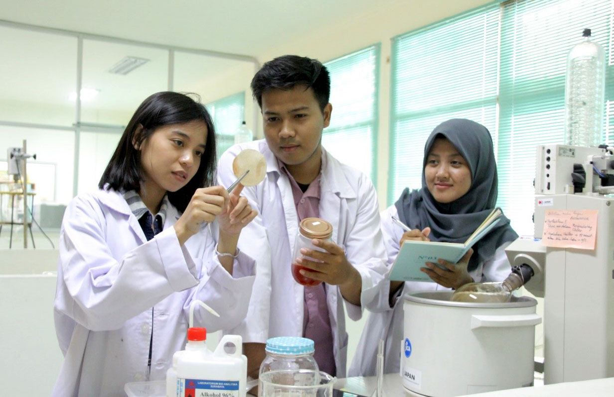 Mahasiswa Unair Ciptakan Kantong Darah Berbahan Mangrove
