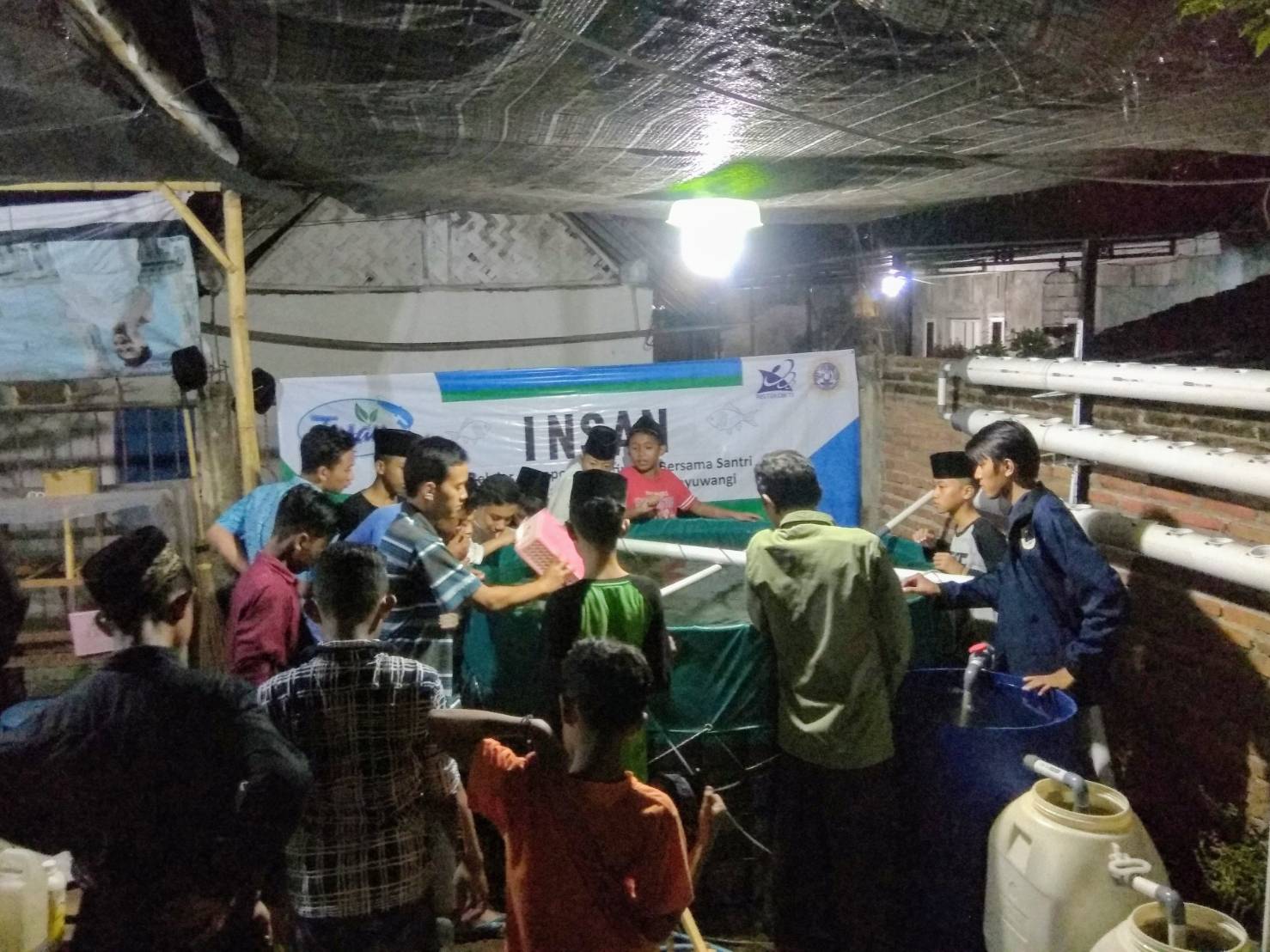 INSAN : Bangun Jiwa Wirausaha dan Vokasional Santri Dengan Media Akuaponik Bertingkat