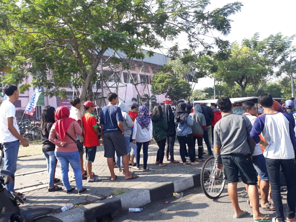 Rela Antri Dari Subuh, Pendukung Timnas U-19 Banjiri Tiket Box Stadion Sidoarjo
