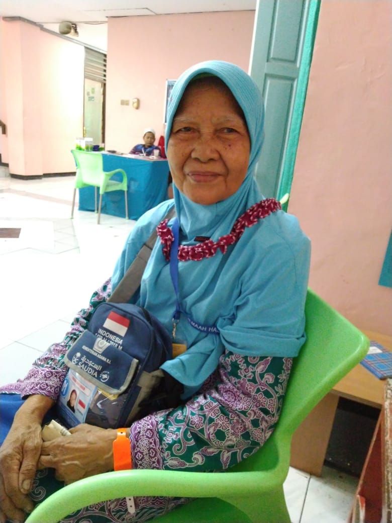 Tak Kenal Bank, Janda Tua Hanya Menabung Di Bawah Bantal Demi Naik Haji