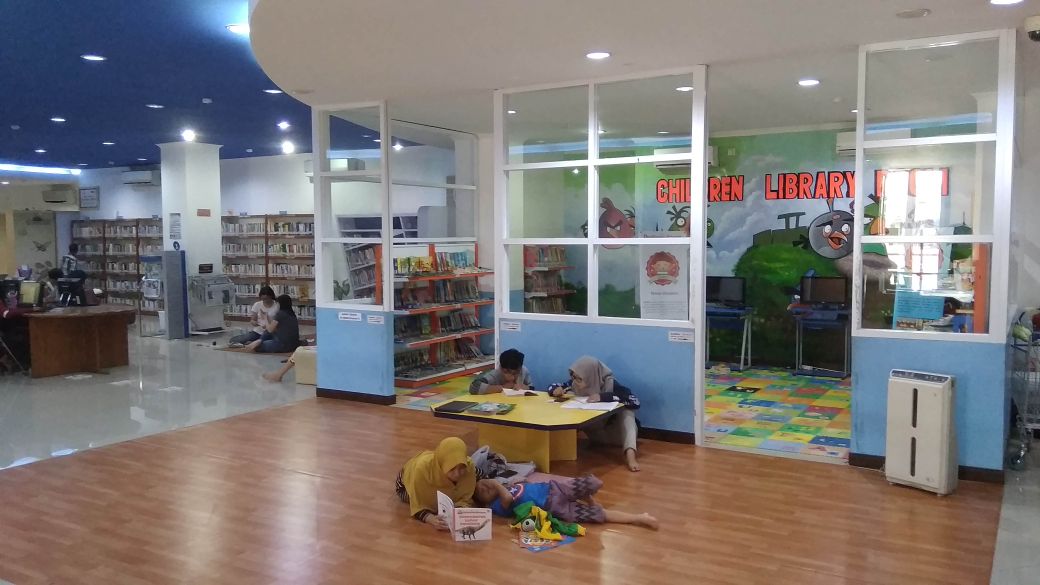 Cara Nongkrong Asyik Dan Cerdas Di Perpustakaan Balai Pemuda