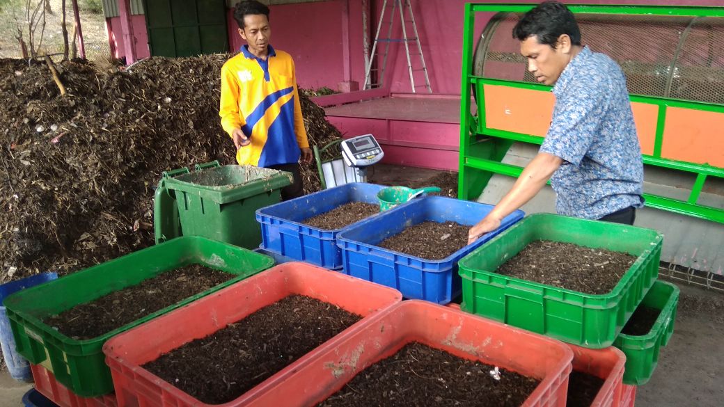 PDU Jambangan Kenalkan Teknologi Olah Sampah Memakai Larva