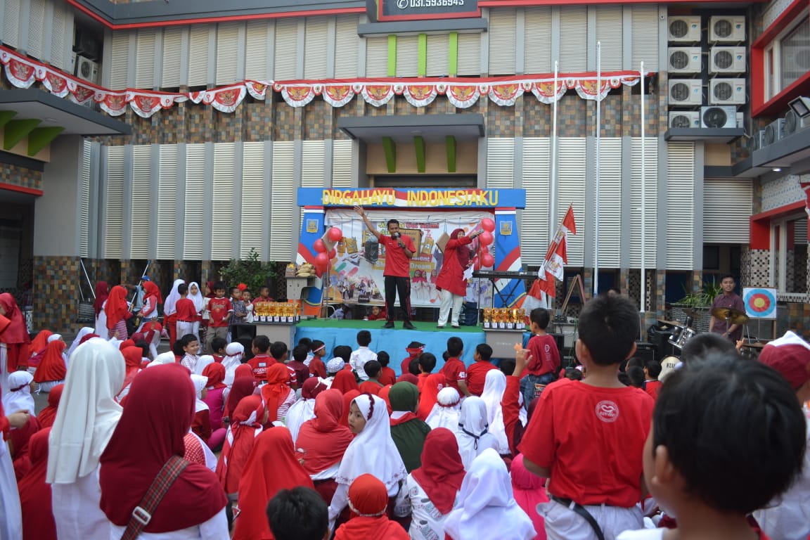 Halaman SD Muhammadiyah 18 Surabaya Jadi Lautan Merah Putih