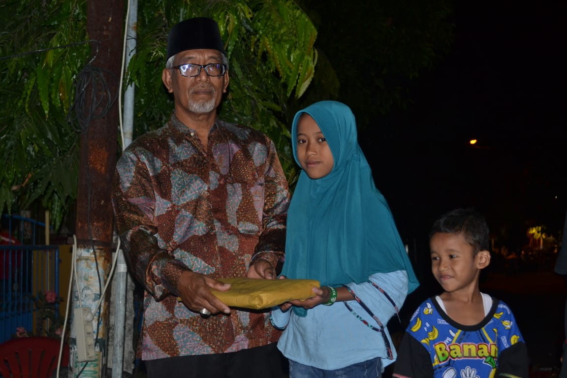 Warga RT 02 RW 03 Mulyorejo Gelar Tausiyah dan Berbagi Hadiah di Malam Kemerdekaan