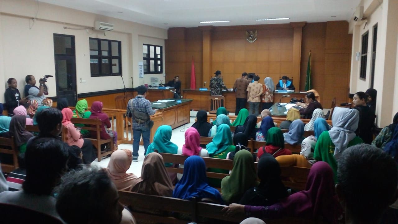 Serbu PTUN Surabaya, 125 Perempuan Lakardowo Kawal Sidang Pencemaran Lingkungan