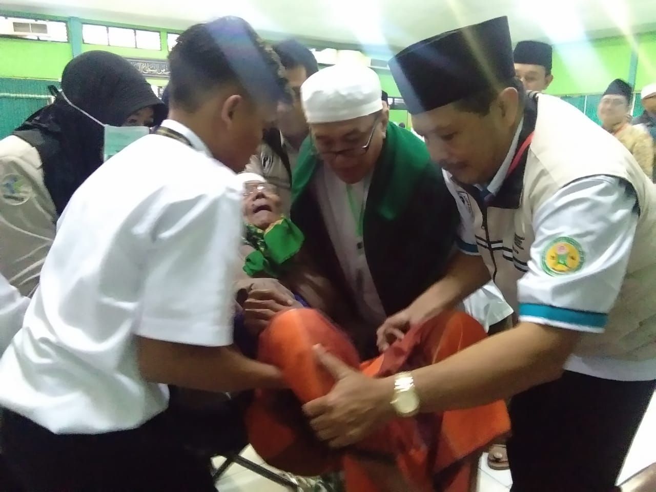 Saat Turun Pesawat Di Juanda, Jamaah Haji Kloter 11 Ini Tiba-Tiba Meninggal Dunia