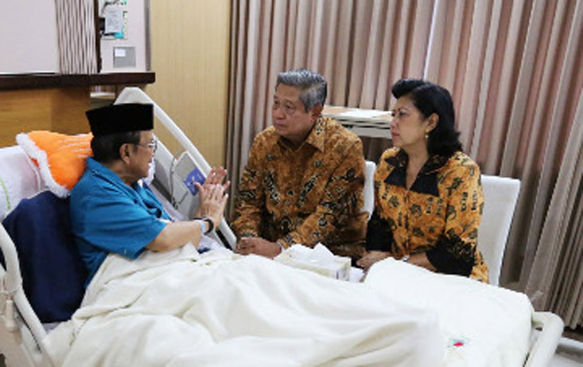 Dirawat Karena Kelelahan, Kondisi BJ Habibie Kian Membaik