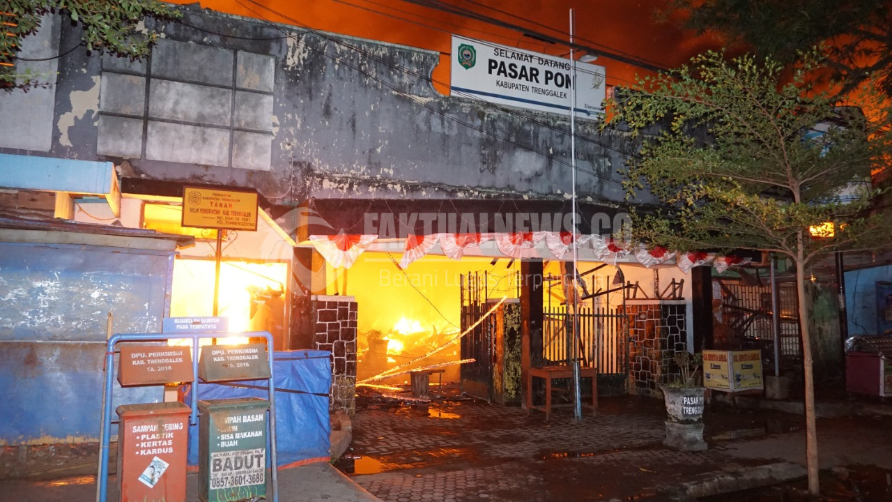 Kebakaran Pasar Pon, Pemkab Trenggalek Siapkan Relokasi Sementara Untuk Para Pedagang