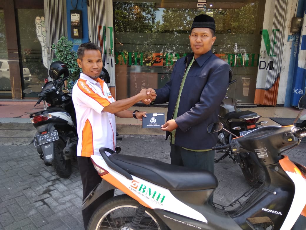 BMH Jatim Salurkan Motor Untuk Dai Pedalaman