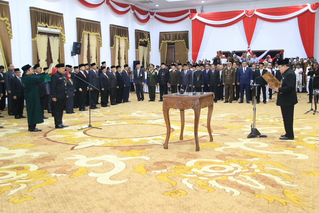 Lantik Heru Tjahjono, Pakde Karwo Ingatkan Dua Fungsi Sekda