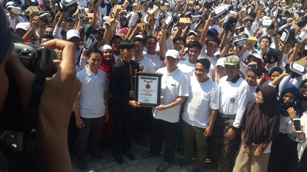 Gunakan Kacamata VR di Perkuliahan, UMS Catat Rekor MURI