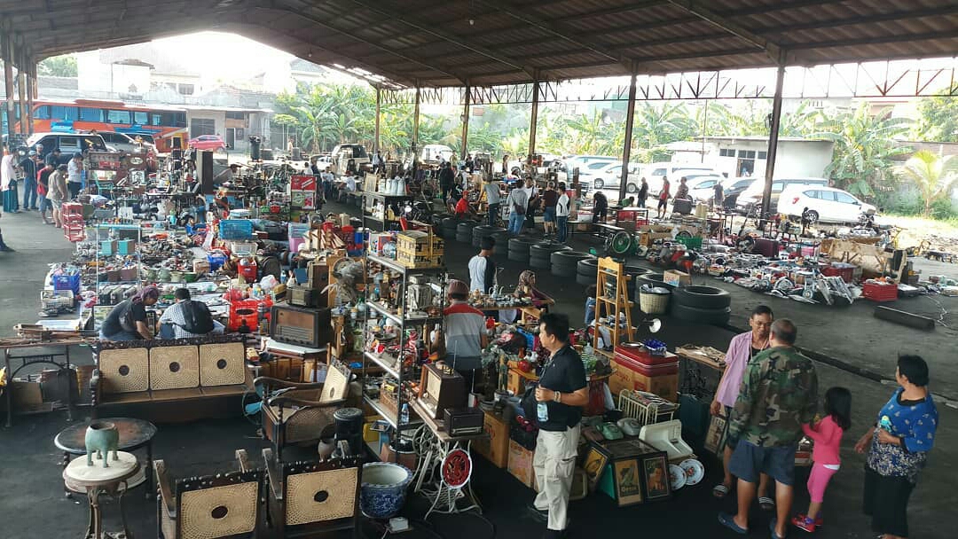 Berburu Barang Antik di Piknik Sedoeloer Jadoel