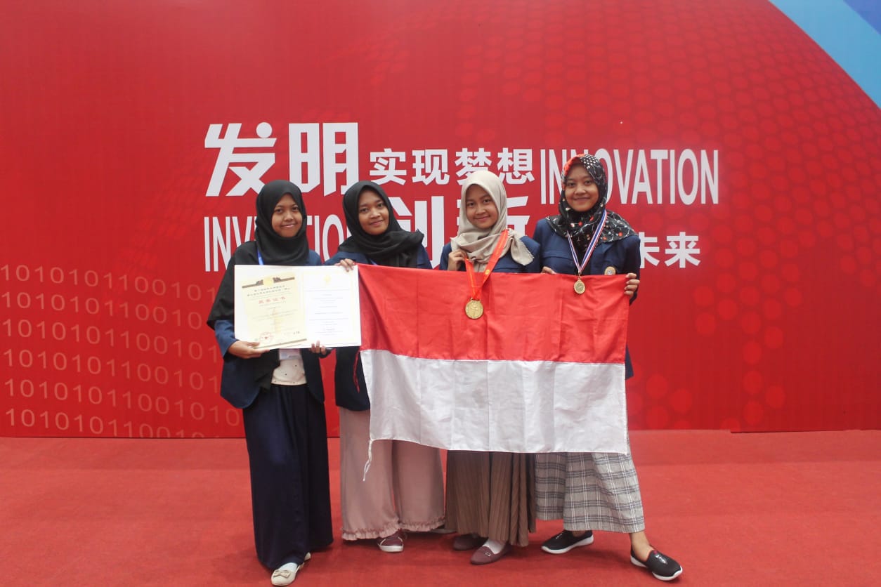 Inovasi Teh Diabetes, Mahasiswa Unair Raih Medali Emas IEI &amp; WIIF 2018