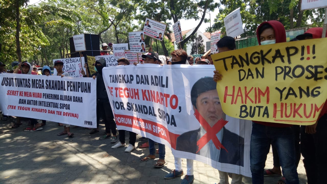 PN Surabaya Dikepung Unjuk Rasa 2 Kelompok Massa, Ini Tuntutannya