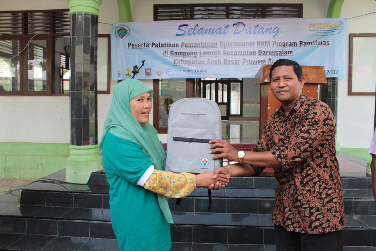 Kementerian Desa PDTT Sumbang Tandon Air untuk Warga Aceh