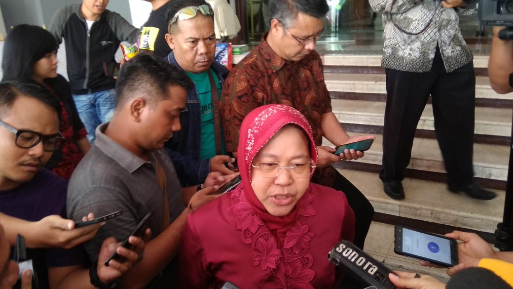 Risma Lepas 1 Kontainer Popok dan Pembalut untuk Korban Gempa Palu