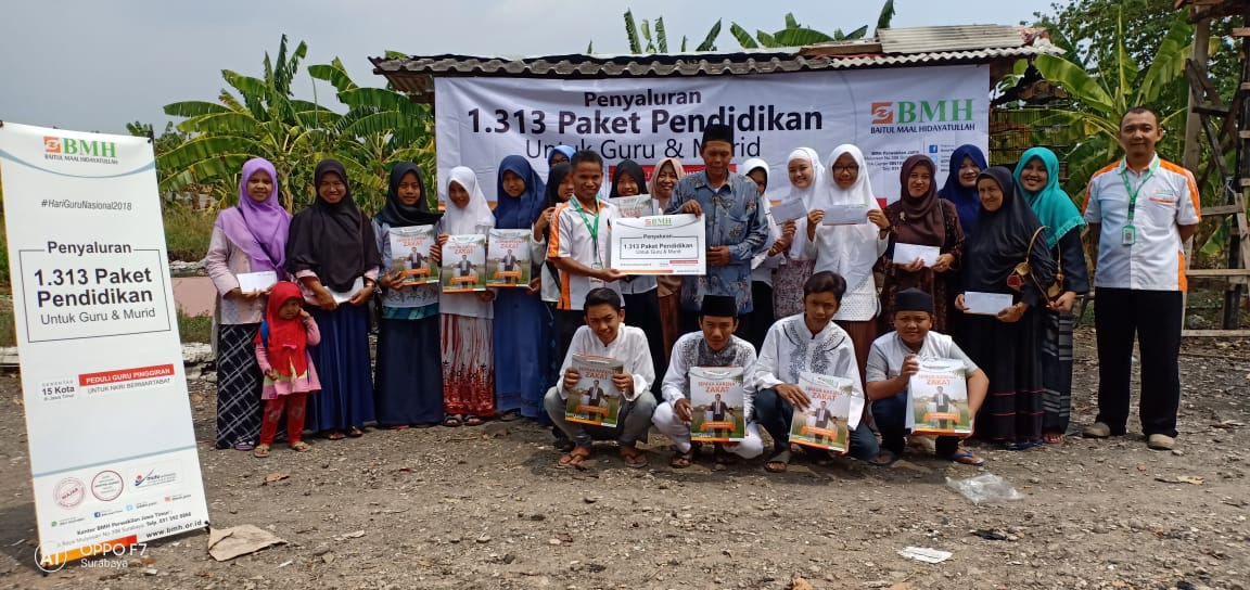 Hari Guru, BMH Jatim Salurkan Paket Pendidikan di 15 Kota