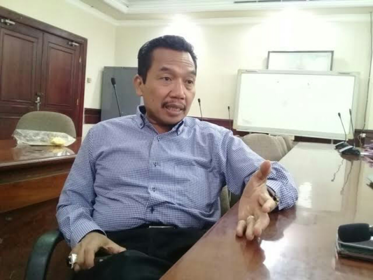DPRD Surabaya Janjikan Bantu Warga Yang Belum Teraliri Air PDAM
