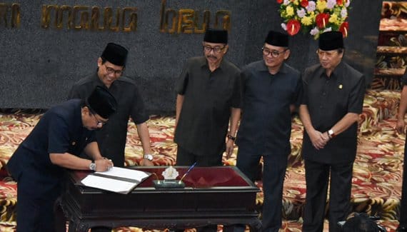 Pakde Karwo Minta Revisi Perda Penanaman Modal