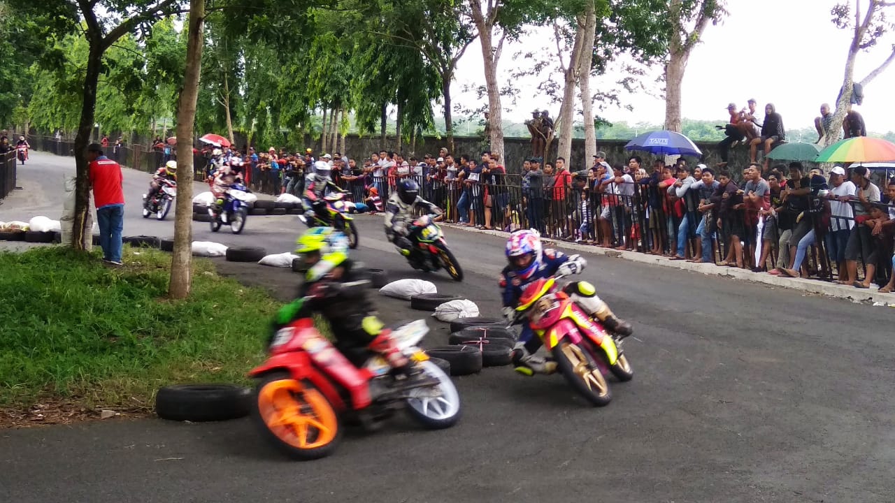 Pricichella dan Dyan Primitha Jadi Pemikat Kelas Matic Mini GP Trenggalek