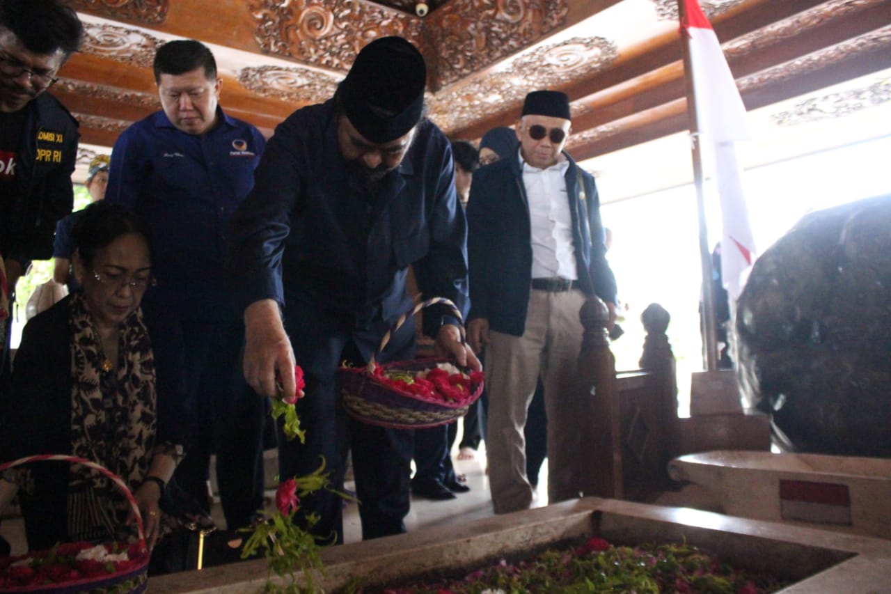 Teguhkan Spirit Nasionalisme, Surya Paloh Ziarah Makam Bung Karno