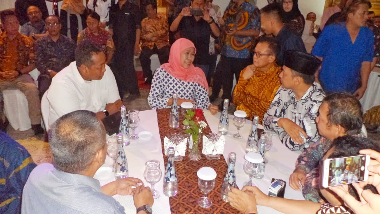 Khofifah Ancam Viralkan Rekaman CCTV Pembuang Popok di Kali Brantas