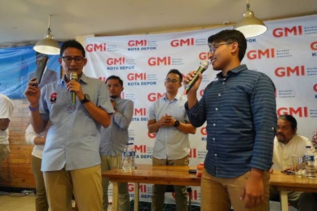 Sandiaga Uno Puji Inovasi Kaos Antibakteri Buatan Karawang