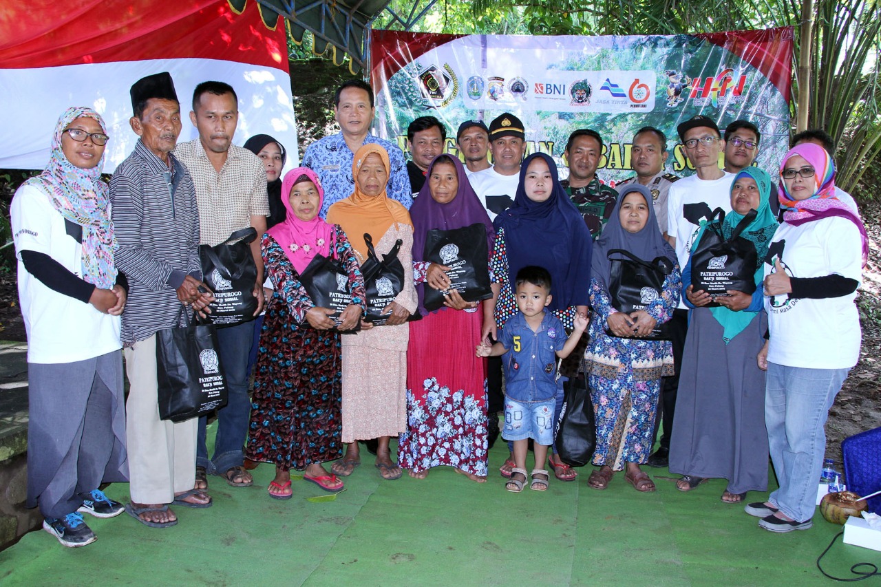 PWI Ponorogo Gelar Penghijauan dan Bakti Sosial di Desa Wayang