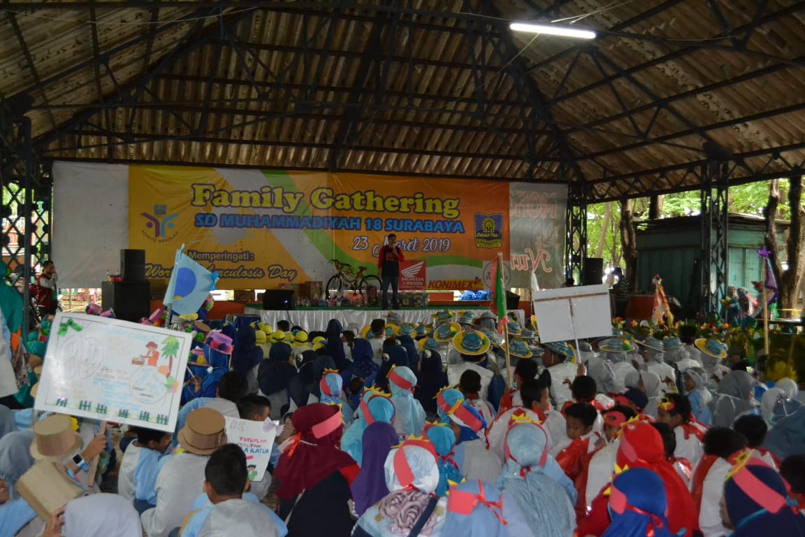 SD Muhammadiyah 18 Surabaya Gelar Family Gathering