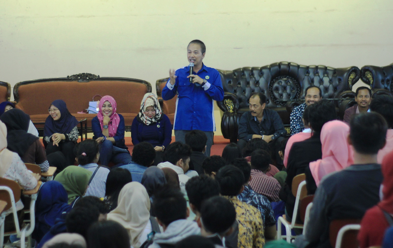 Rektor Unitomo Beri Kuliah Umum Peserta KKN-PPM di Jatim dan Luar Negeri