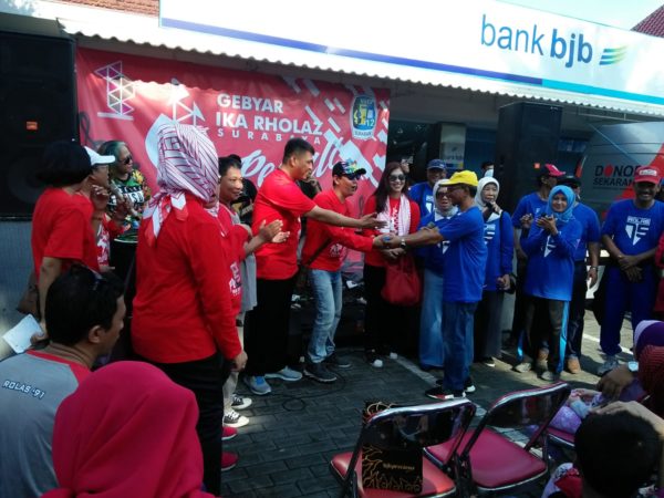 Peduli Sesama, Alumni SMPN 12 Surabaya Gelar Acara Sosial Di CFD Taman Bungkul