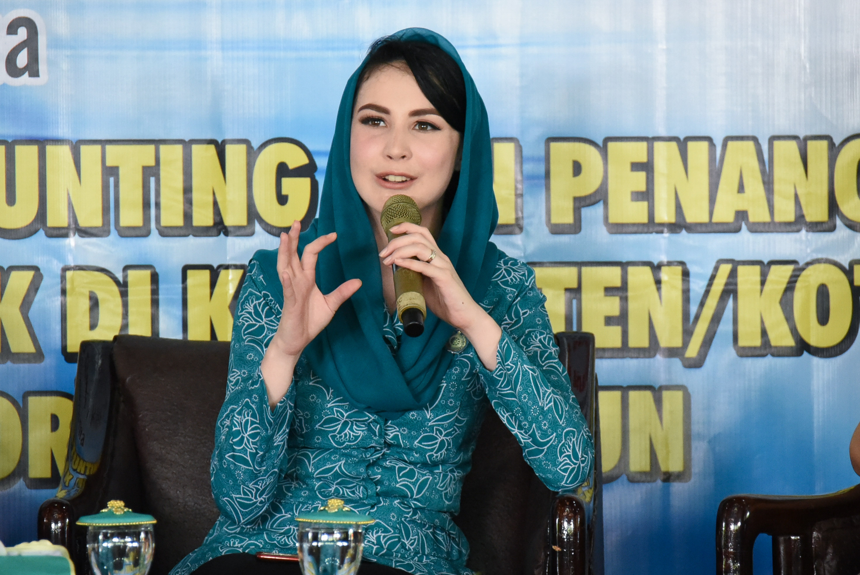 Arumi Bachsin Fokus Perangi Sampah