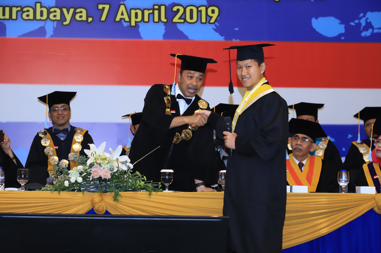 Universitas Dr Soetomo Wisuda 553 Lulusan