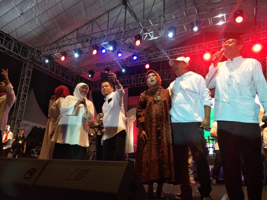 Gus Ipul dan Khofifah Nyanyi Bareng Slank