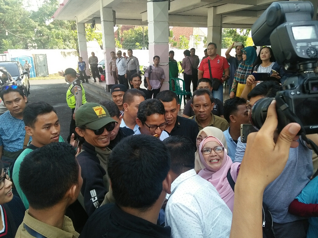 Sandiaga Uno Pantau Langsung Penghitungan Suara Di GOR Pancasila Wonokromo