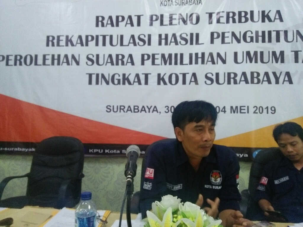 Selesaikan Dua Kecamatan, KPU Surabaya Berharap Rekapitulasi Berjalan Kondusif