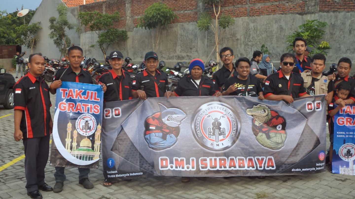 Klub Motor Penyandang Disabilitas Bagi Takjil Gratis