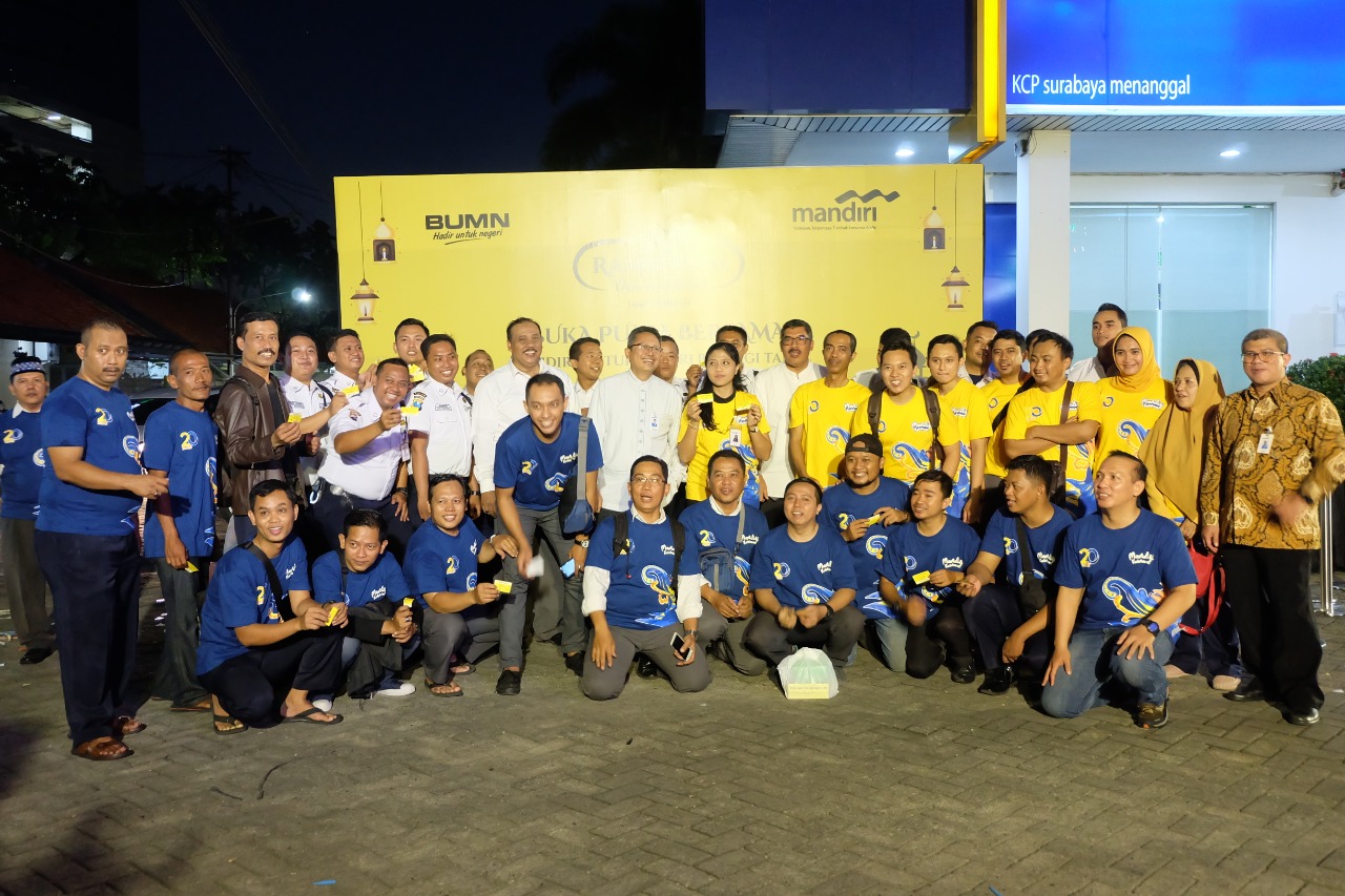 Bank Mandiri Region VIII Jatim Bagikan 2000 Takjil Dan Menu Buka Puasa