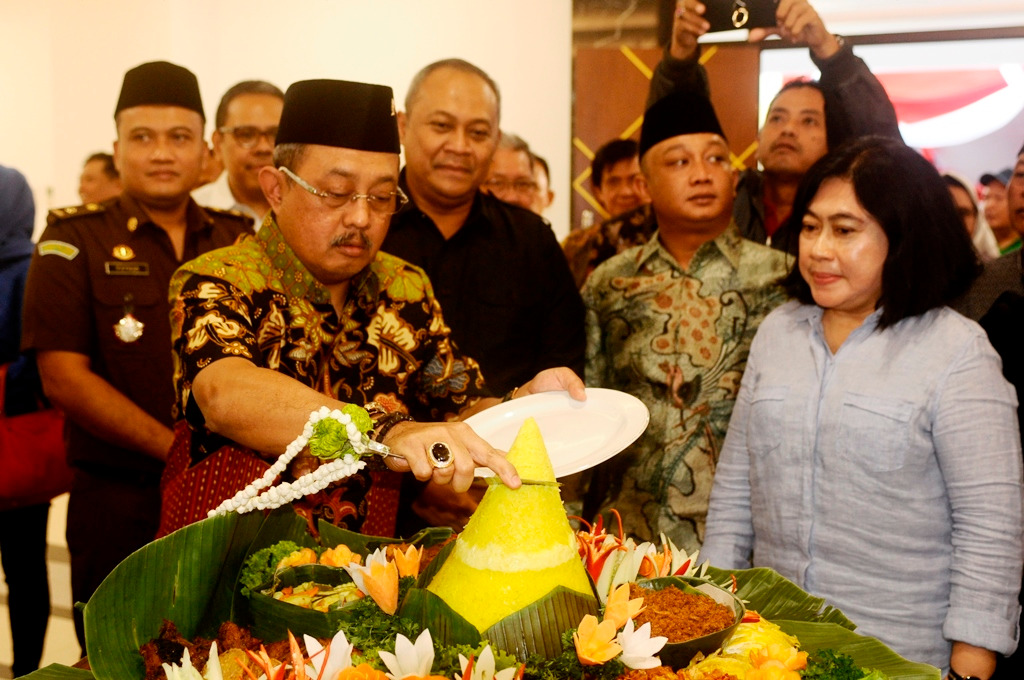 Resmikan Gedung Baru, DPRD Surabaya Undang Anak Yatim Buka Puasa Bersama