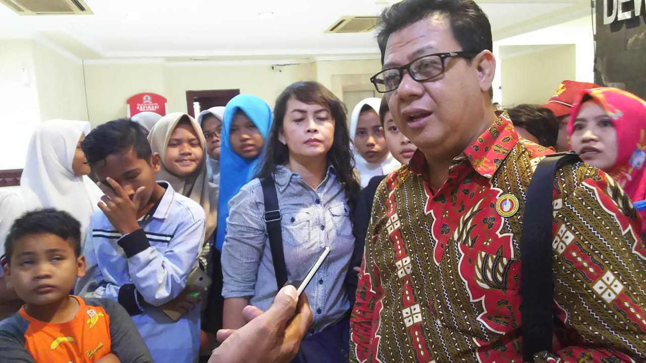 Terancam Tak Lolos PPDB, Puluhan Warga Datangi DPRD Surabaya