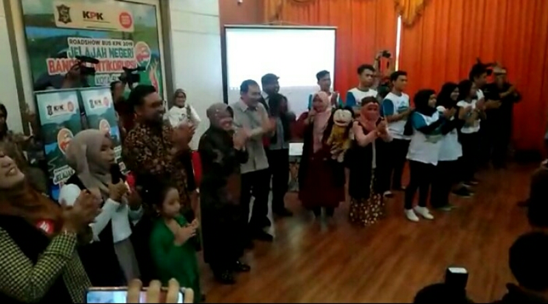 Hadiri Roadshow Bus KPK, Risma Akan Buat Mapel Anti Korupsi Untuk Siswa