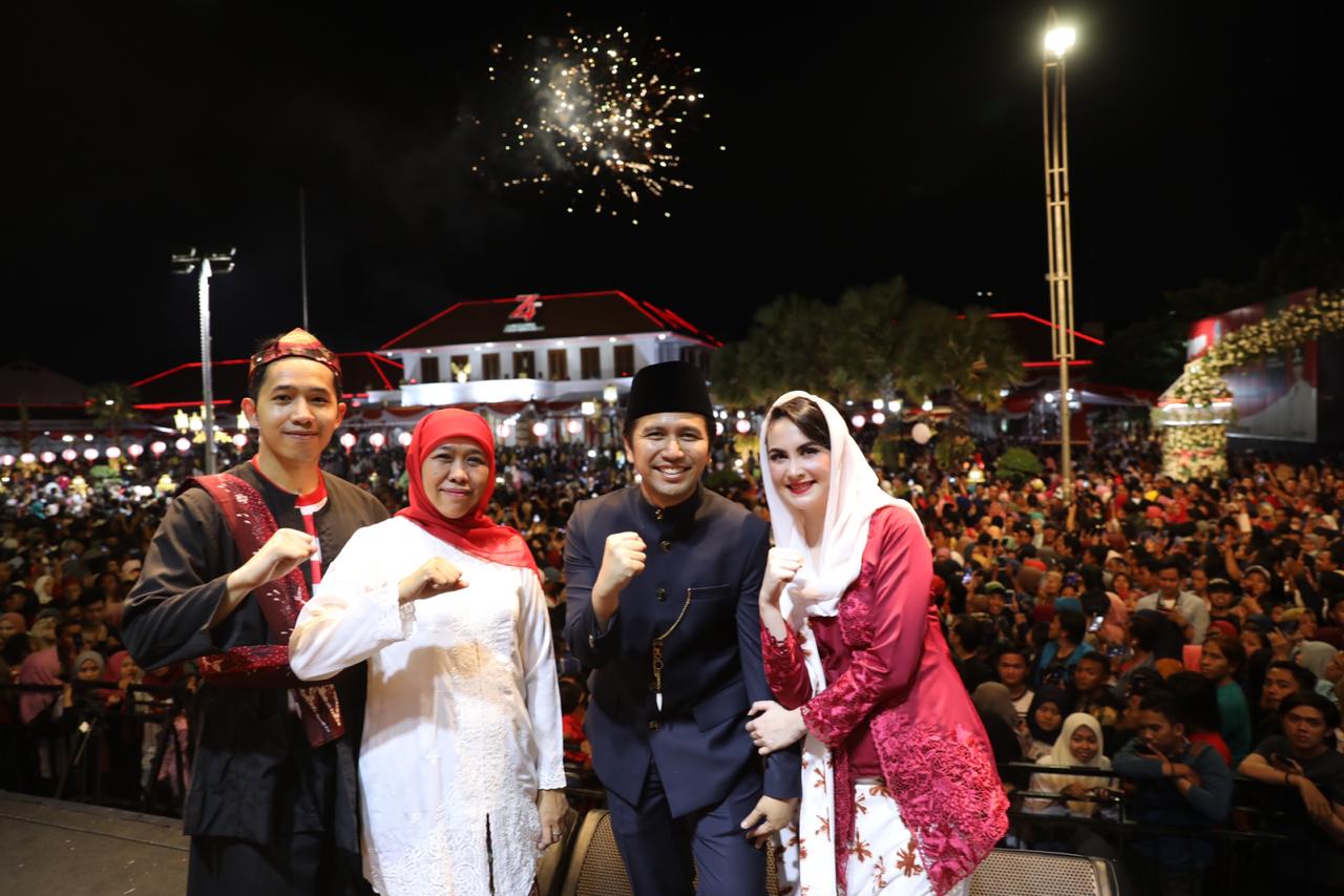 Pekik Merdeka Gubernur Khofifah Bakar Semangat Ribuan Rakyat Jatim