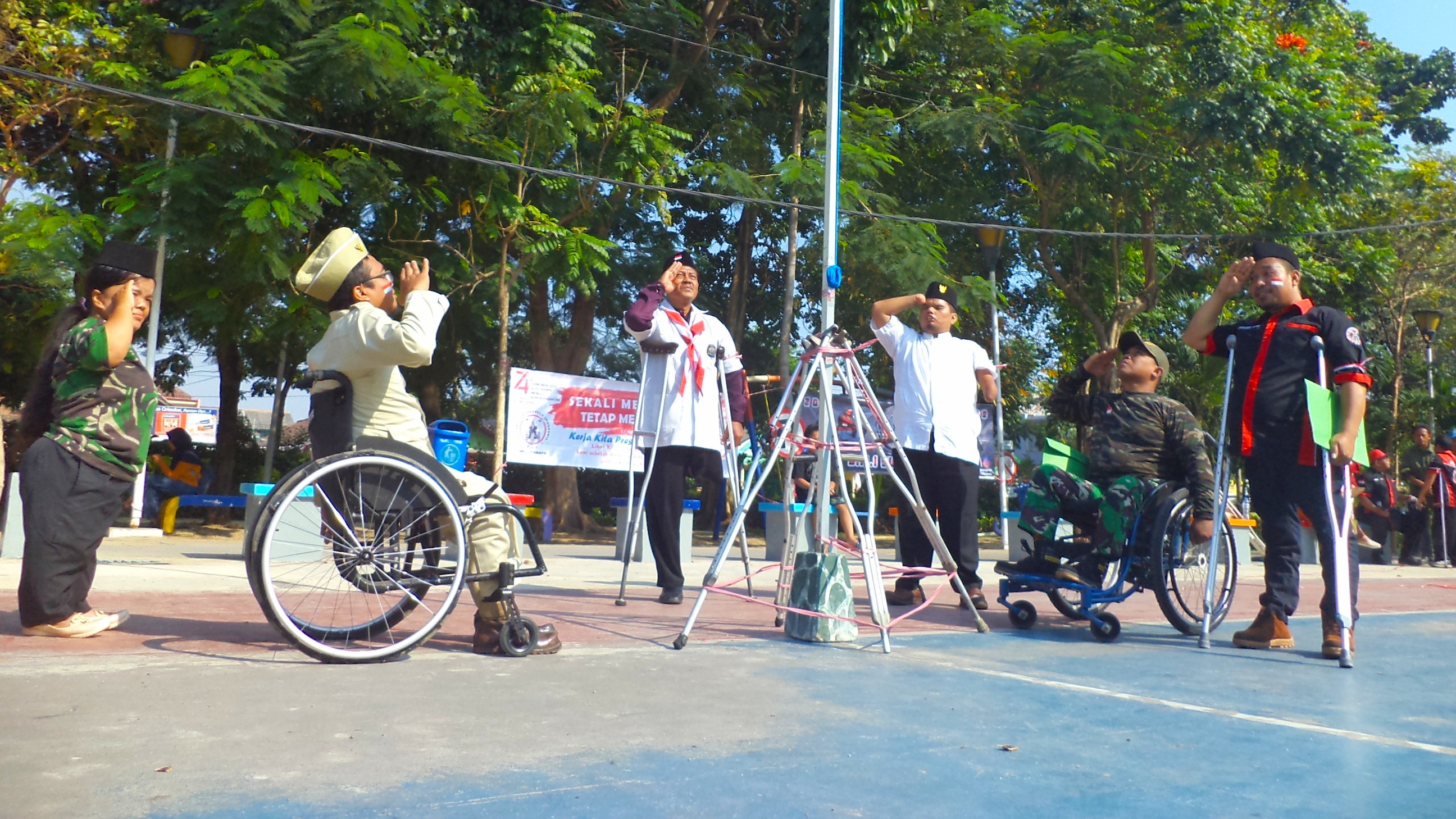Upacara Kemerdekaan Pertama Ala Komunitas Motor Disabilitas Surabaya